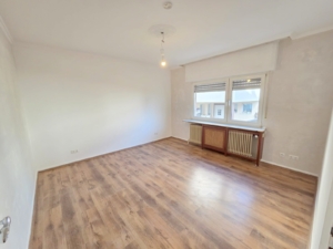 Kapitalanleger oder Eigennutzer aufgepasst! Großzügige 5-Zimmer Eigentums-Wohnung inkl. Einbauküche und mit Gartenanteil + KFZ-Stellplatz – zentral in Obertshausen
