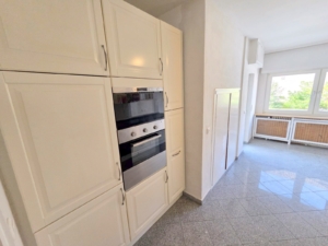 Kapitalanleger oder Eigennutzer aufgepasst! Großzügige 5-Zimmer Eigentums-Wohnung inkl. Einbauküche und mit Gartenanteil + KFZ-Stellplatz – zentral in Obertshausen