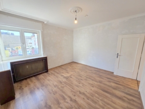 Kapitalanleger oder Eigennutzer aufgepasst! Großzügige 5-Zimmer Eigentums-Wohnung inkl. Einbauküche und mit Gartenanteil + KFZ-Stellplatz – zentral in Obertshausen