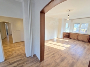 Kapitalanleger oder Eigennutzer aufgepasst! Großzügige 5-Zimmer Eigentums-Wohnung inkl. Einbauküche und mit Gartenanteil + KFZ-Stellplatz – zentral in Obertshausen