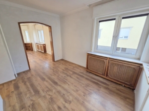 Kapitalanleger oder Eigennutzer aufgepasst! Großzügige 5-Zimmer Eigentums-Wohnung inkl. Einbauküche und mit Gartenanteil + KFZ-Stellplatz – zentral in Obertshausen