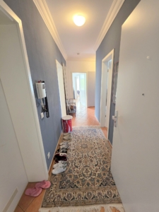 VERMIETET! Mitten im Leben von Sachsenhausen! Sonnige 4 Zimmerwohnung mit Balkon, Einbauküche + Gäste-WC!