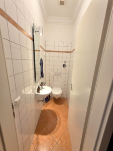 VERMIETET! Mitten im Leben von Sachsenhausen! Sonnige 4 Zimmerwohnung mit Balkon, Einbauküche + Gäste-WC!