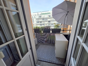 VERMIETET! Mitten im Leben von Sachsenhausen! Sonnige 4 Zimmerwohnung mit Balkon, Einbauküche + Gäste-WC!