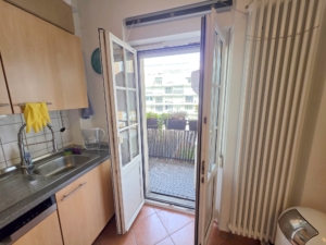 VERMIETET! Mitten im Leben von Sachsenhausen! Sonnige 4 Zimmerwohnung mit Balkon, Einbauküche + Gäste-WC!