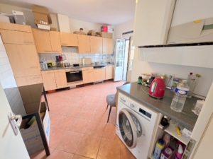 VERMIETET! Mitten im Leben von Sachsenhausen! Sonnige 4 Zimmerwohnung mit Balkon, Einbauküche + Gäste-WC!