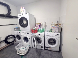 VERMIETET! Schicke 4 Zimmer Dachgeschosswohnung + 2 Balkone + 2 Bäder + Fußbodenheizung -ruhig + zentral in Rödelheim