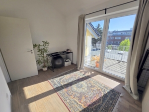 VERMIETET! Schicke 4 Zimmer Dachgeschosswohnung + 2 Balkone + 2 Bäder + Fußbodenheizung -ruhig + zentral in Rödelheim