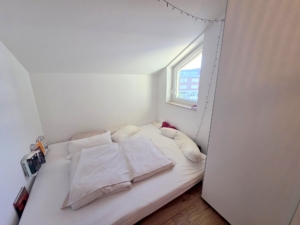 VERMIETET! Schicke 4 Zimmer Dachgeschosswohnung + 2 Balkone + 2 Bäder + Fußbodenheizung -ruhig + zentral in Rödelheim