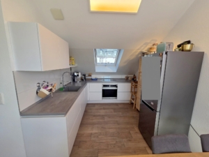 VERMIETET! Schicke 4 Zimmer Dachgeschosswohnung + 2 Balkone + 2 Bäder + Fußbodenheizung -ruhig + zentral in Rödelheim