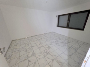 RESERVIERT! Schicke 5 Zimmer + 2 Balkone -Fußbodenheizung – Schwimmbad + Sauna im Haus – ruhig in Niederrad