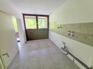 RESERVIERT! Schicke 5 Zimmer + 2 Balkone -Fußbodenheizung – Schwimmbad + Sauna im Haus – ruhig in Niederrad
