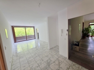 RESERVIERT! Schicke 5 Zimmer + 2 Balkone -Fußbodenheizung – Schwimmbad + Sauna im Haus – ruhig in Niederrad