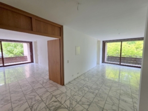 RESERVIERT! Schicke 5 Zimmer + 2 Balkone -Fußbodenheizung – Schwimmbad + Sauna im Haus – ruhig in Niederrad