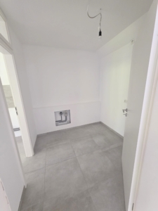 RESERVIERT! Schicke 5 Zimmer + 2 Balkone -Fußbodenheizung – Schwimmbad + Sauna im Haus – ruhig in Niederrad