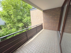 RESERVIERT! Schicke 5 Zimmer + 2 Balkone -Fußbodenheizung – Schwimmbad + Sauna im Haus – ruhig in Niederrad