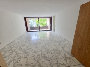 RESERVIERT! Schicke 5 Zimmer + 2 Balkone -Fußbodenheizung – Schwimmbad + Sauna im Haus – ruhig in Niederrad