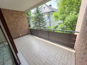 RESERVIERT! Schicke 5 Zimmer + 2 Balkone -Fußbodenheizung – Schwimmbad + Sauna im Haus – ruhig in Niederrad
