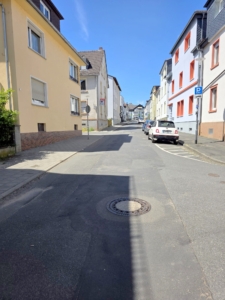 VERMIETET! Ruhige + gepflegte 2 Zimmerwohnung mit kleinem Balkon – Offenbach- Bieber
