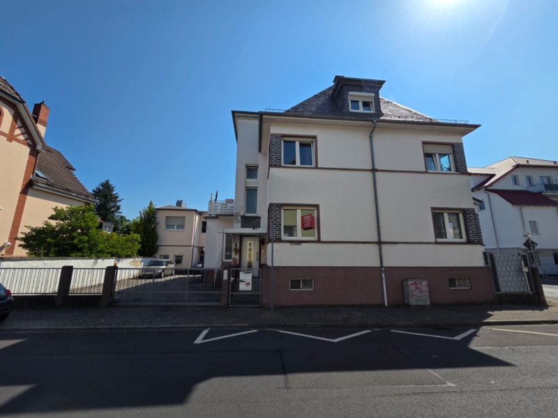 Kapitalanleger oder Eigennutzer aufgepasst! Großzügige 5-Zimmer Eigentums-Wohnung inkl. Einbauküche und mit Gartenanteil + KFZ-Stellplatz – zentral in Obertshausen