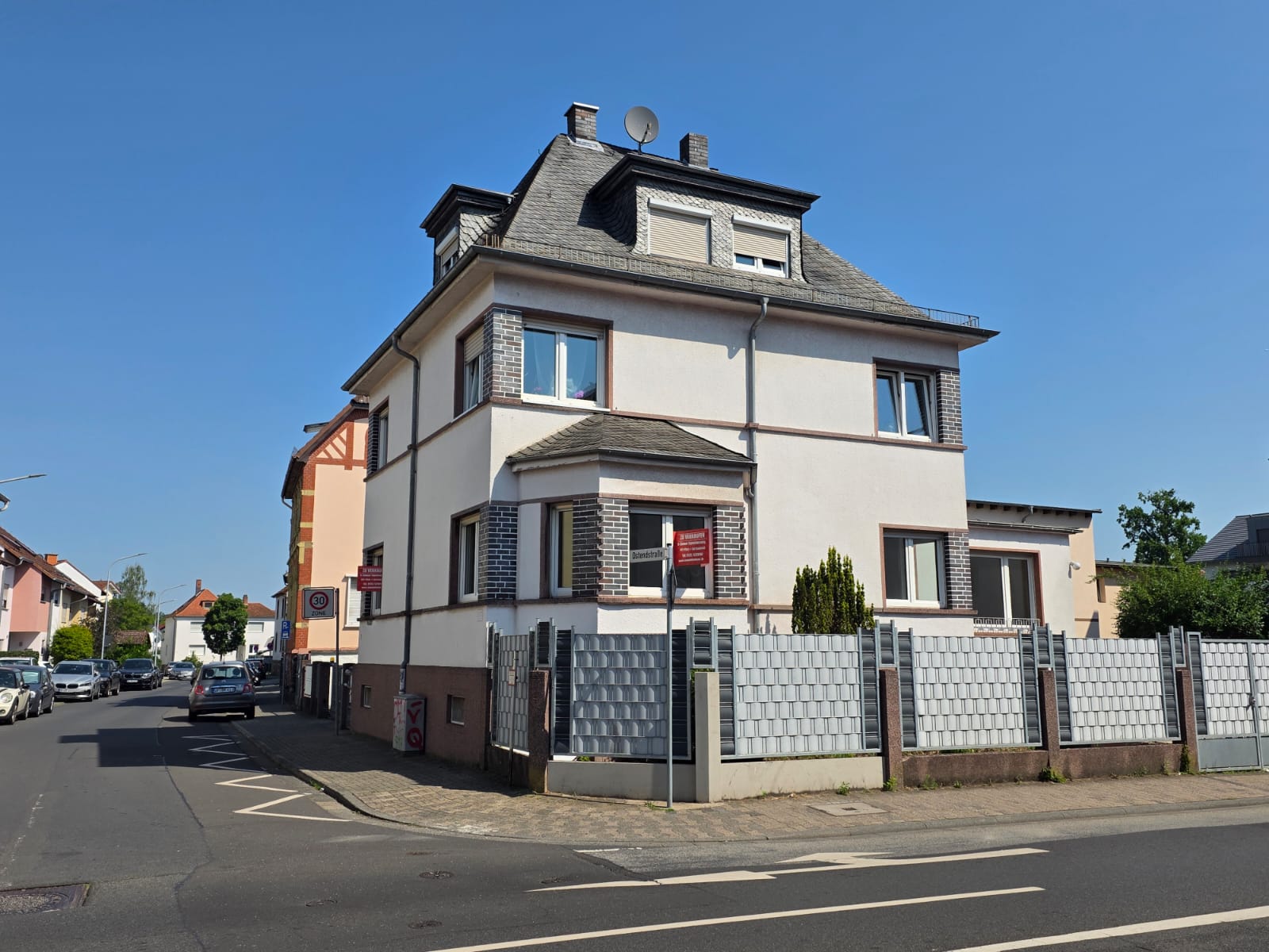 Kapitalanleger oder Eigennutzer aufgepasst! Großzügige 5-Zimmer Eigentums-Wohnung inkl. Einbauküche und mit Gartenanteil + KFZ-Stellplatz – zentral in Obertshausen