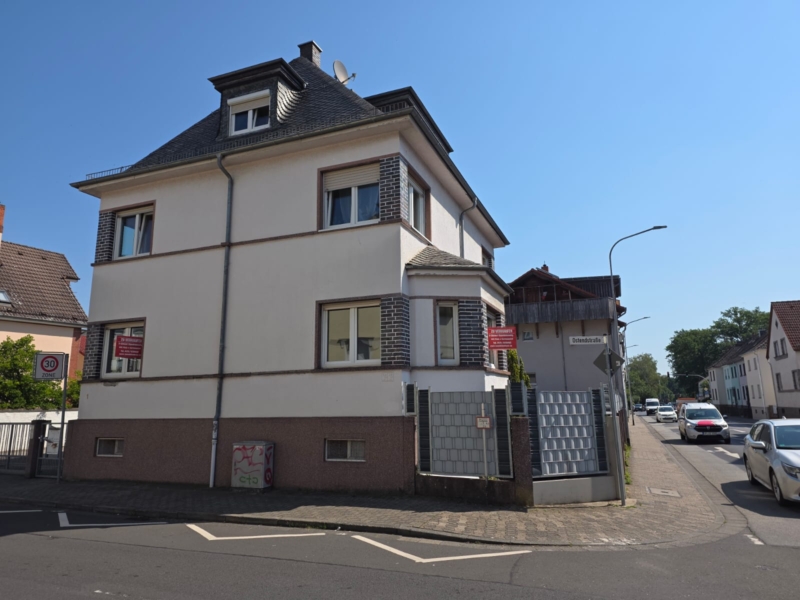 Kapitalanleger oder Eigennutzer aufgepasst! Großzügige 5-Zimmer Eigentums-Wohnung inkl. Einbauküche und mit Gartenanteil + KFZ-Stellplatz – zentral in Obertshausen