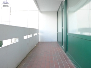 VERMIETET! Ganz oben mit tollem Blick! Neu Renoviert! 3 sonnige Zimmer mit Süd- Balkon + neuer Einbauküche + TG Platz in Oberrad!