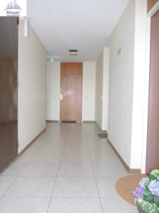 VERMIETET! Ganz oben mit tollem Blick! Neu Renoviert! 3 sonnige Zimmer mit Süd- Balkon + neuer Einbauküche + TG Platz in Oberrad!