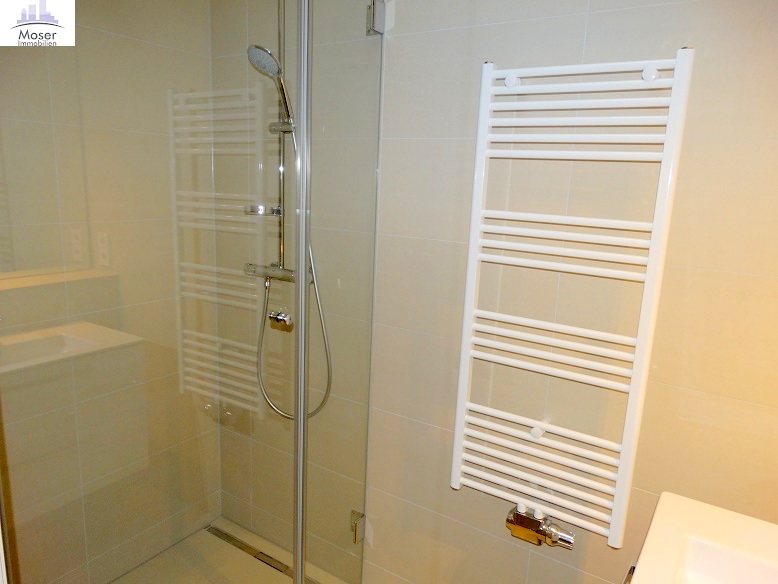 Neubau in 2020! Große 2-Zimmer Penthouse mit 2 Terrassen, Parkett, Einbauküche- zentr. Ostend Lage