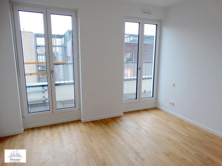 Neubau in 2020! Große 2-Zimmer Penthouse mit 2 Terrassen, Parkett, Einbauküche- zentr. Ostend Lage