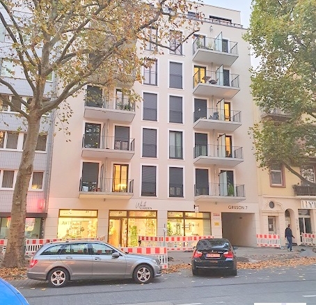 Neubau in 2020! Große 2-Zimmer Penthouse mit 2 Terrassen, Parkett, Einbauküche- zentr. Ostend Lage