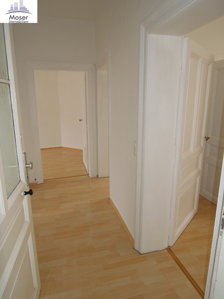 Altbaucharme mitten im Leben von Alt-Sachsenhausen: Gemütliche 3 Zimmer- Altbauwohnung mit Wannenbad