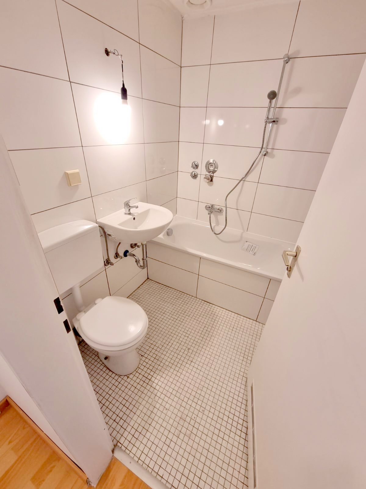 Kleines 1 Zimmer-Apartment mit neuw. Singleküche – mitten in Offenbachs Fußgängerzone