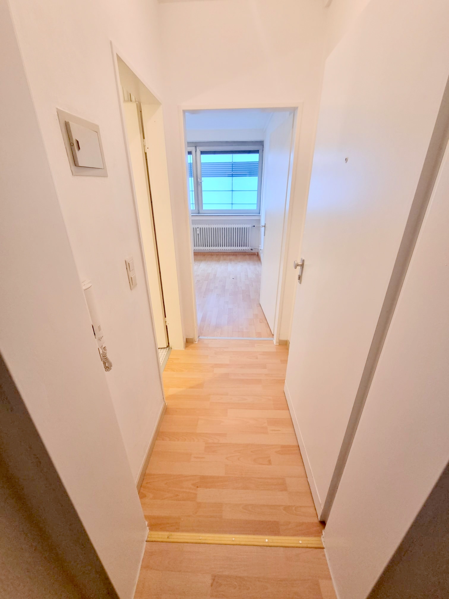 Kleines 1 Zimmer-Apartment mit neuw. Singleküche – mitten in Offenbachs Fußgängerzone