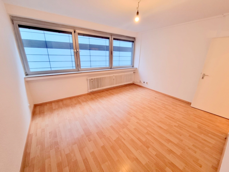Kleines 1 Zimmer-Apartment mit neuw. Singleküche – mitten in Offenbachs Fußgängerzone
