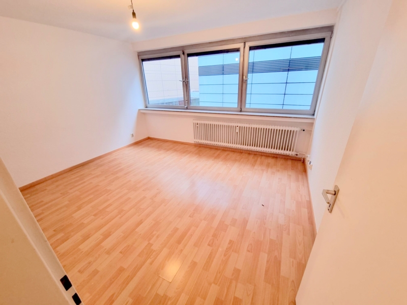 Kleines 1 Zimmer-Apartment mit neuw. Singleküche – mitten in Offenbachs Fußgängerzone