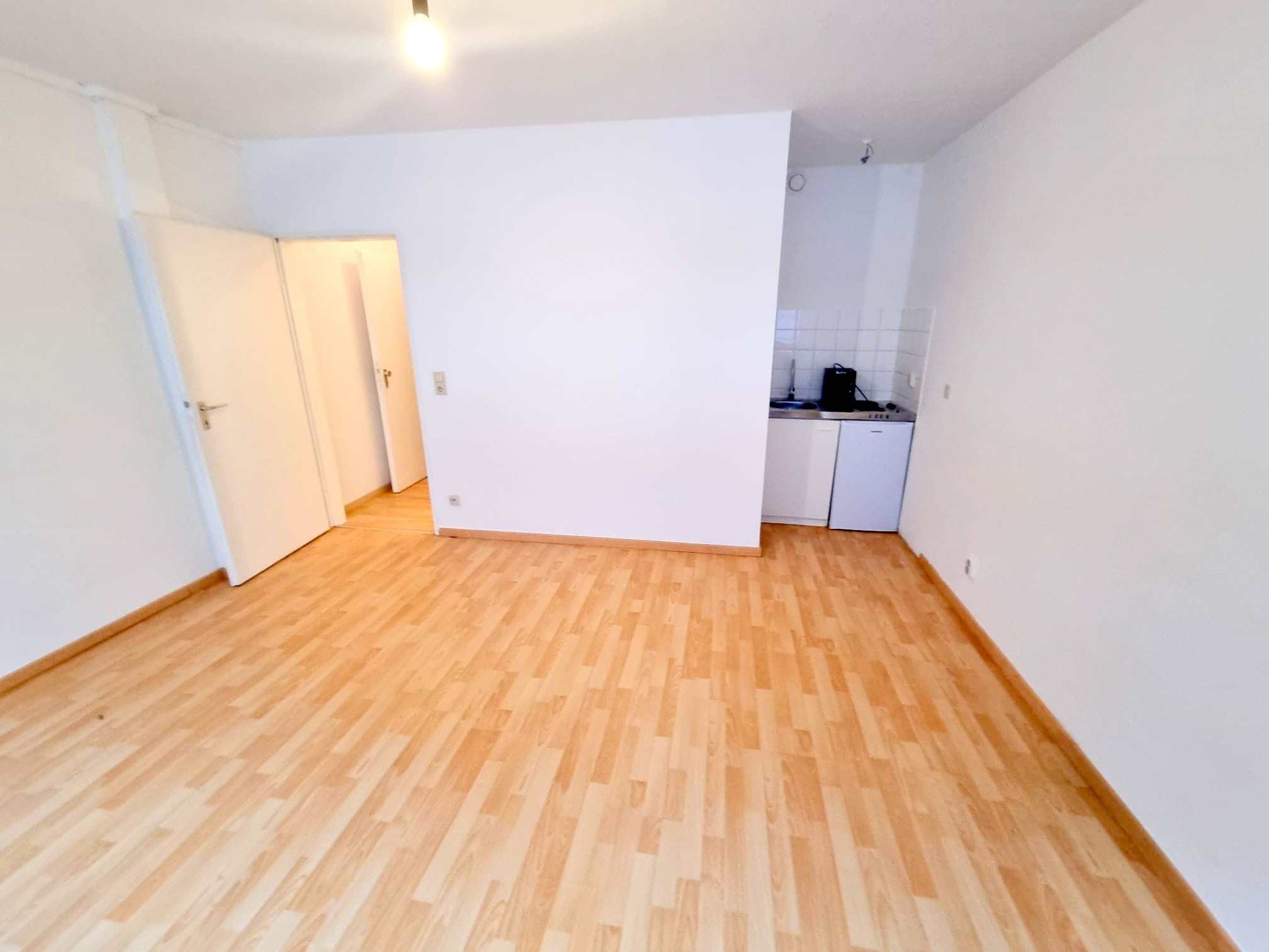Kleines 1 Zimmer-Apartment mit neuw. Singleküche – mitten in Offenbachs Fußgängerzone
