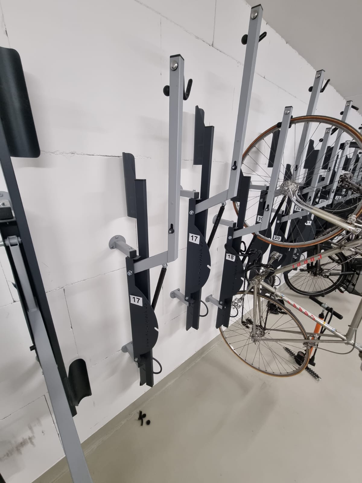 Neubau in 2020! Große 2-Zimmer Penthouse mit 2 Terrassen, Parkett, Einbauküche- zentr. Ostend Lage