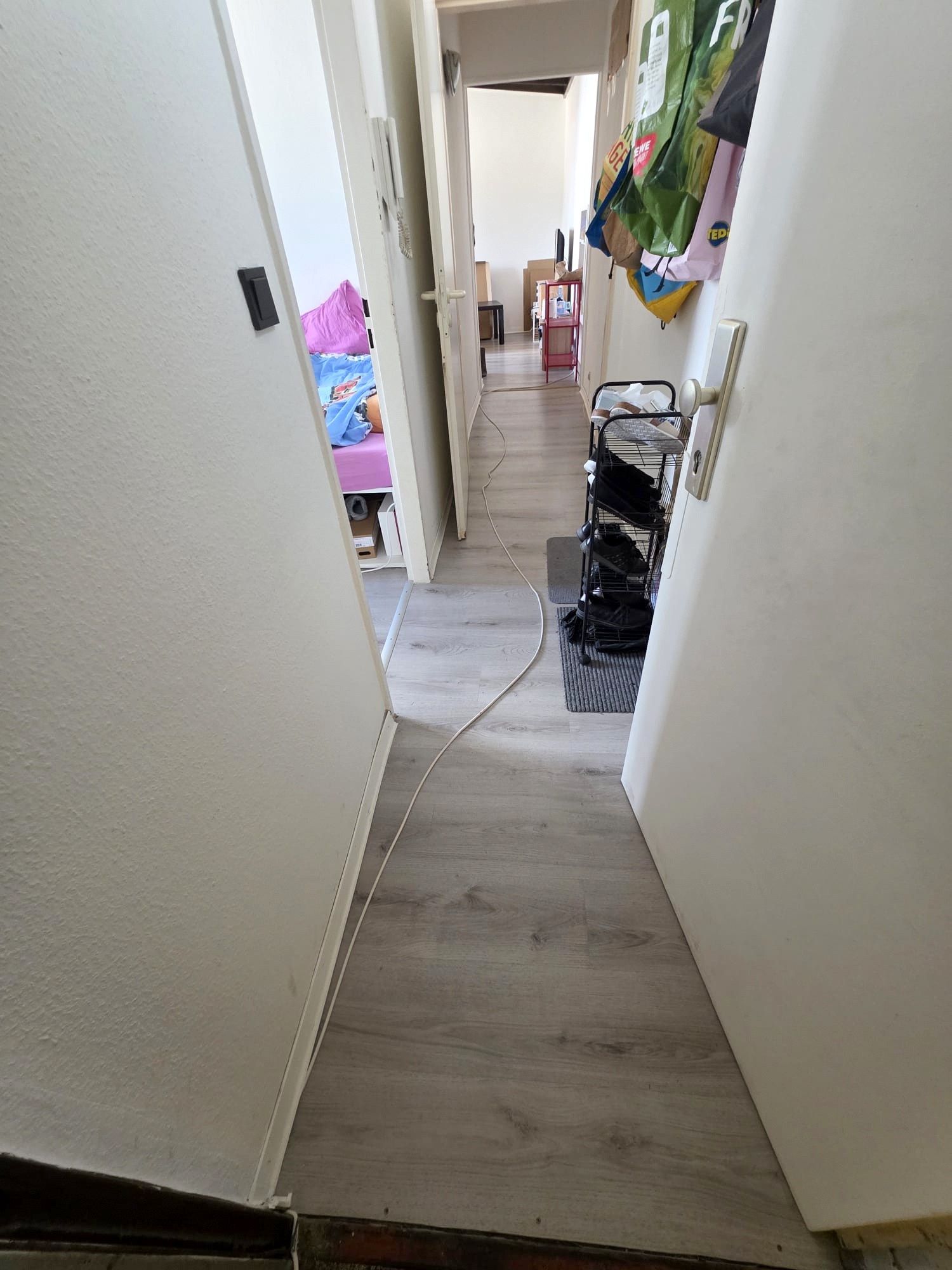 Gemütliche kleine 2-Zimmer Wohnung mit offener Einbauküche- zentral in Niederrad
