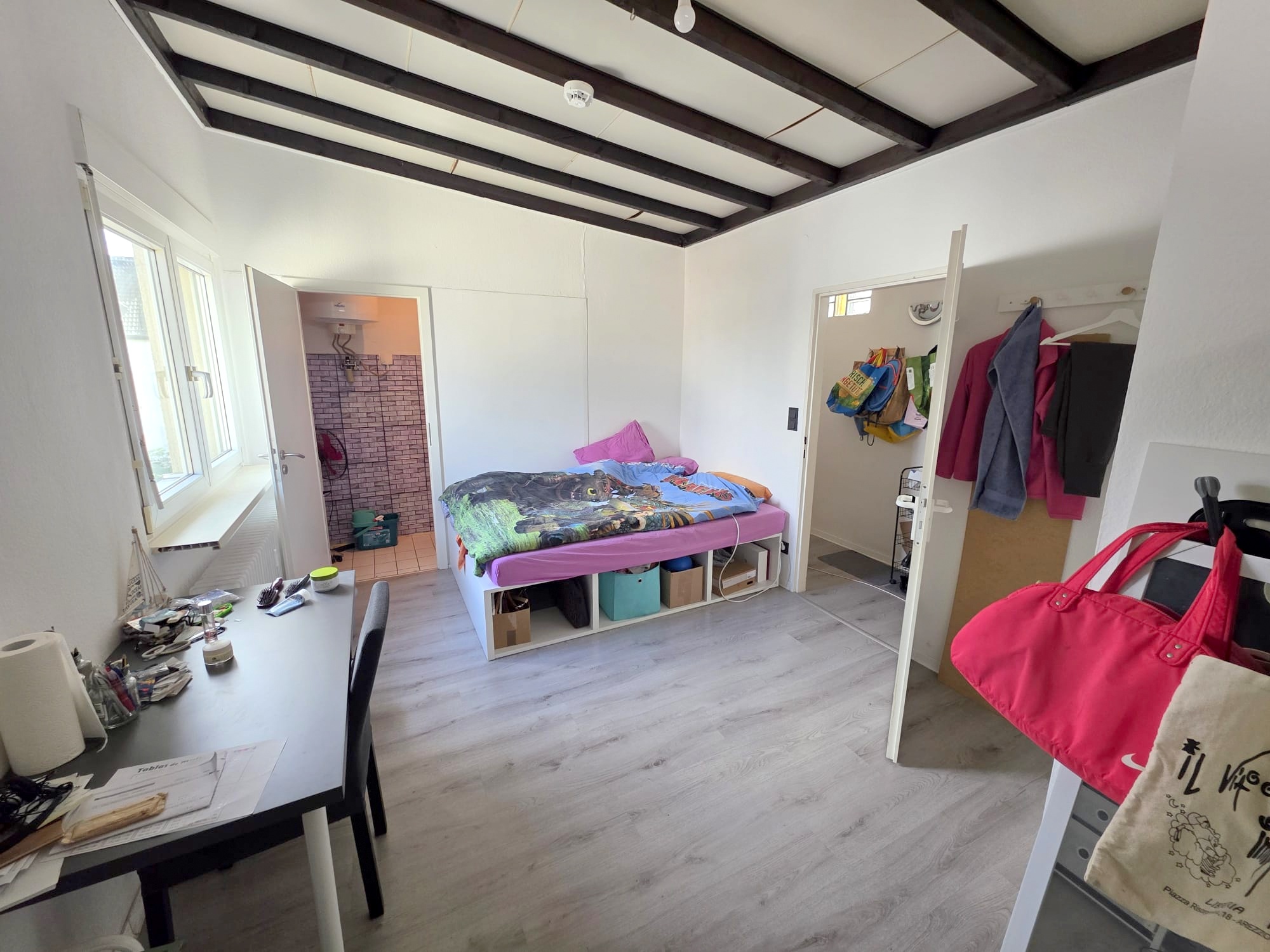 Gemütliche kleine 2-Zimmer Wohnung mit offener Einbauküche- zentral in Niederrad