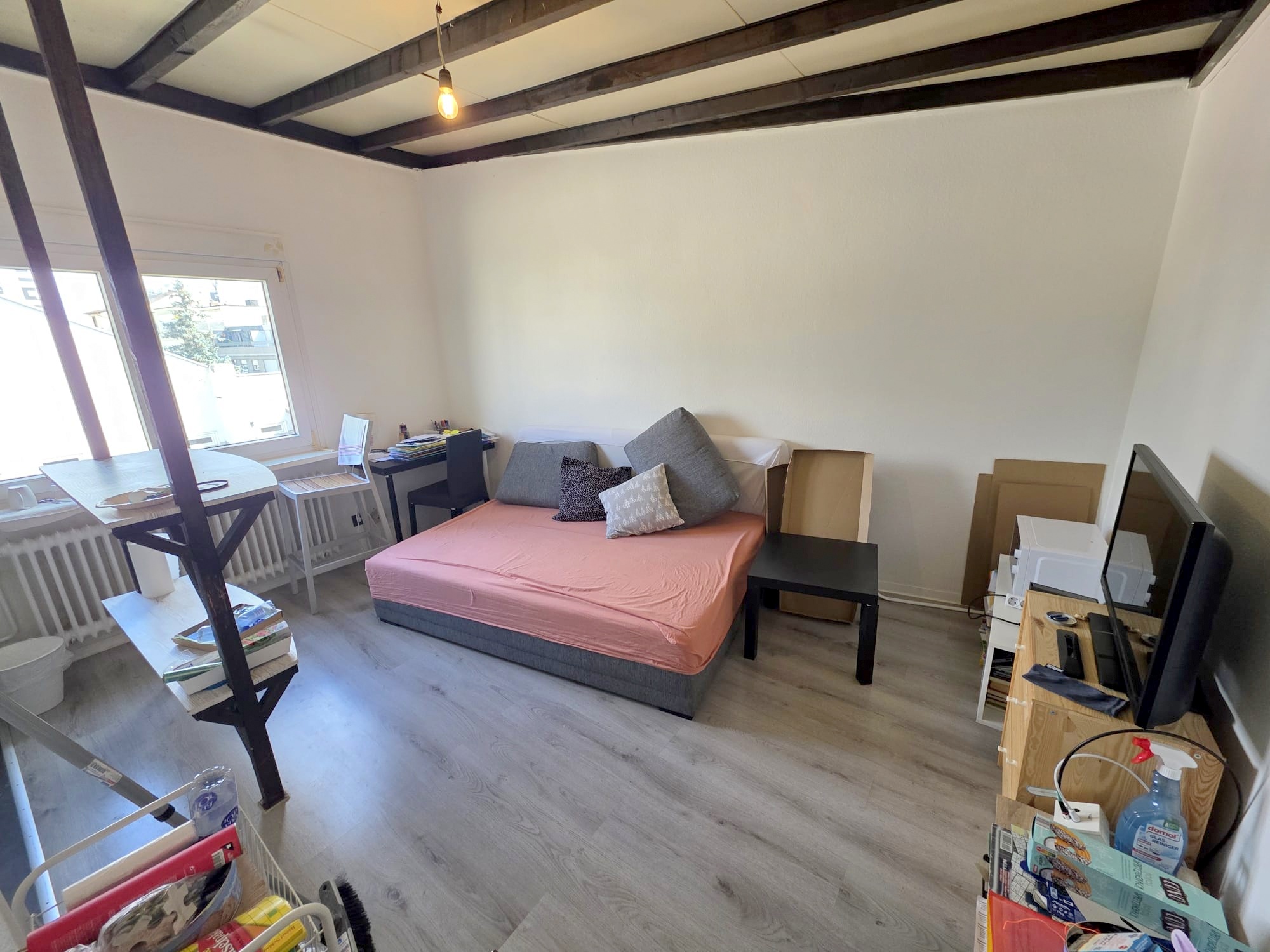 Gemütliche kleine 2-Zimmer Wohnung mit offener Einbauküche- zentral in Niederrad