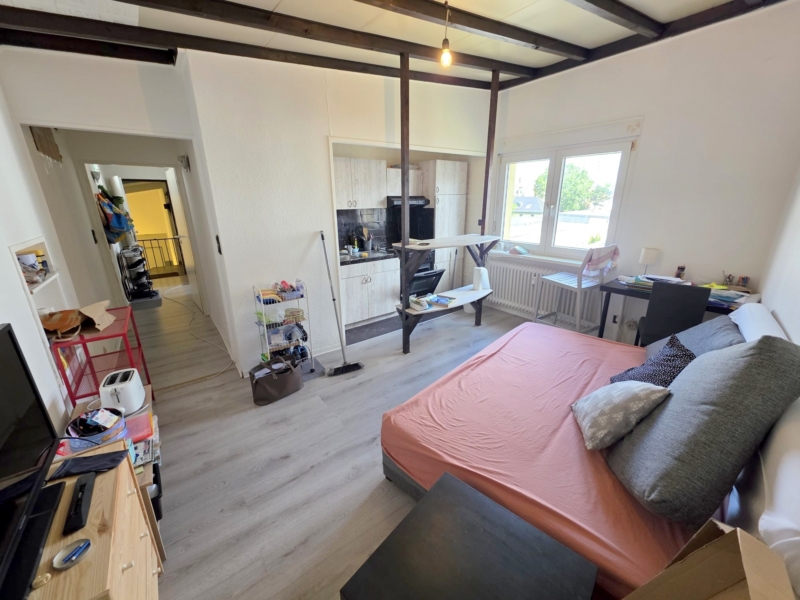 Gemütliche kleine 2-Zimmer Wohnung mit offener Einbauküche- zentral in Niederrad