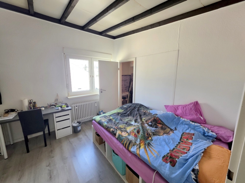 Gemütliche kleine 2-Zimmer Wohnung mit offener Einbauküche- zentral in Niederrad