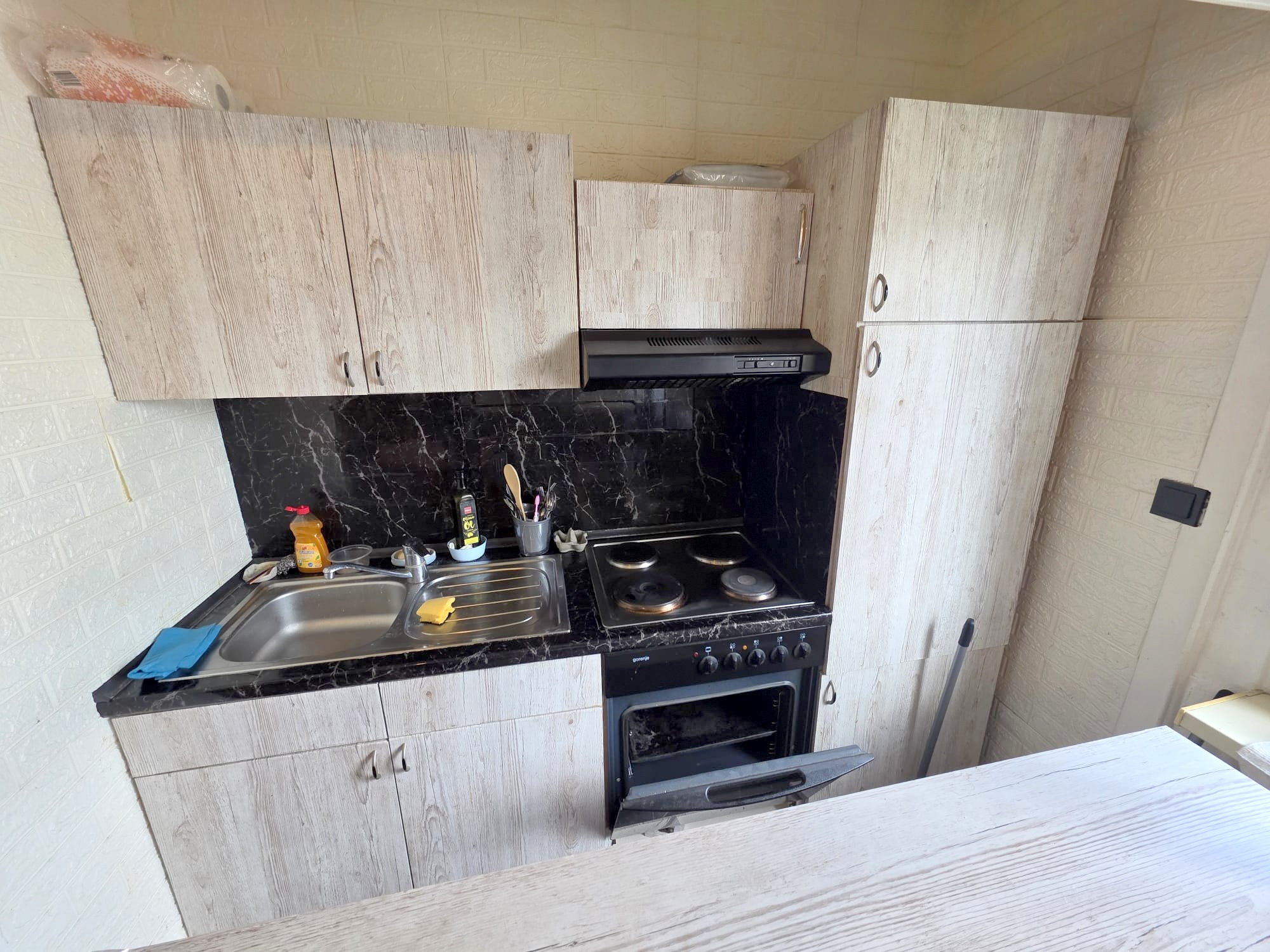 Gemütliche kleine 2-Zimmer Wohnung mit offener Einbauküche- zentral in Niederrad