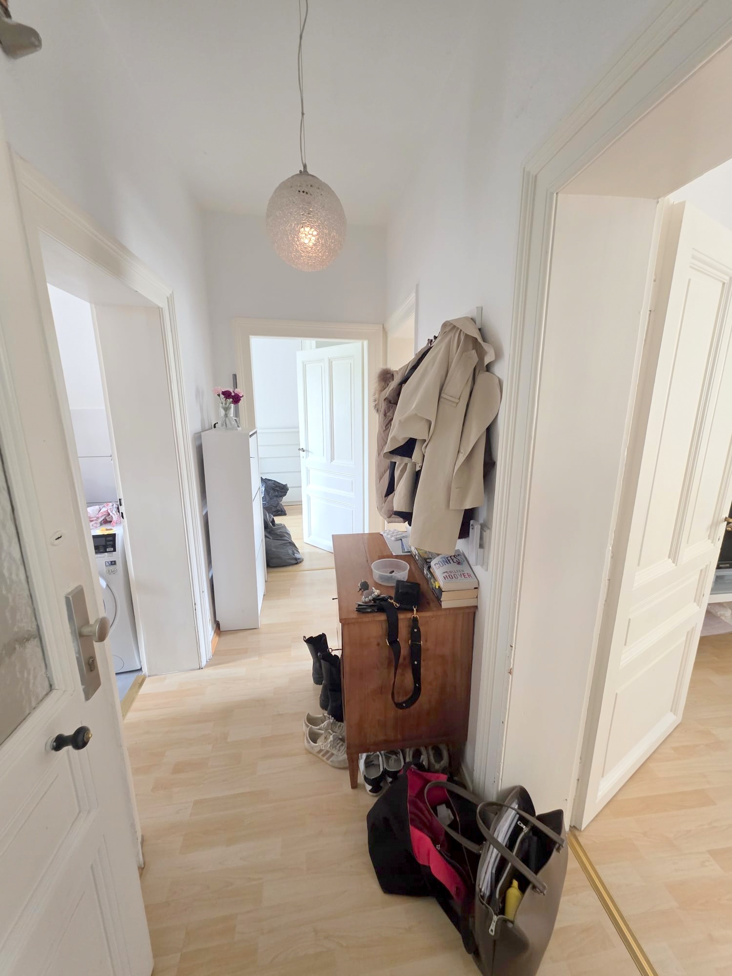 Altbaucharme mitten im Leben von Alt-Sachsenhausen: Gemütliche 3 Zimmer- Altbauwohnung mit Wannenbad