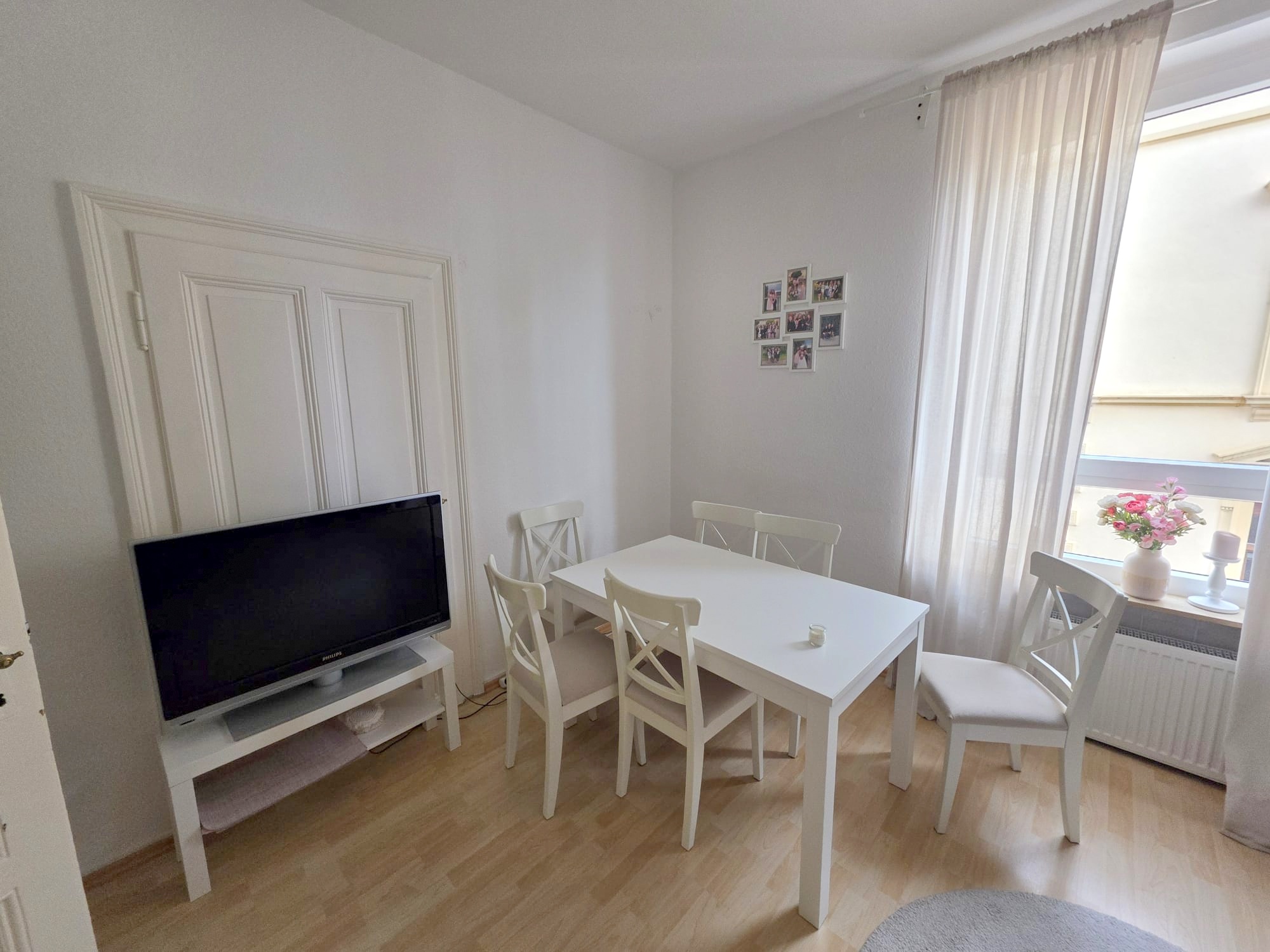 Altbaucharme mitten im Leben von Alt-Sachsenhausen: Gemütliche 3 Zimmer- Altbauwohnung mit Wannenbad