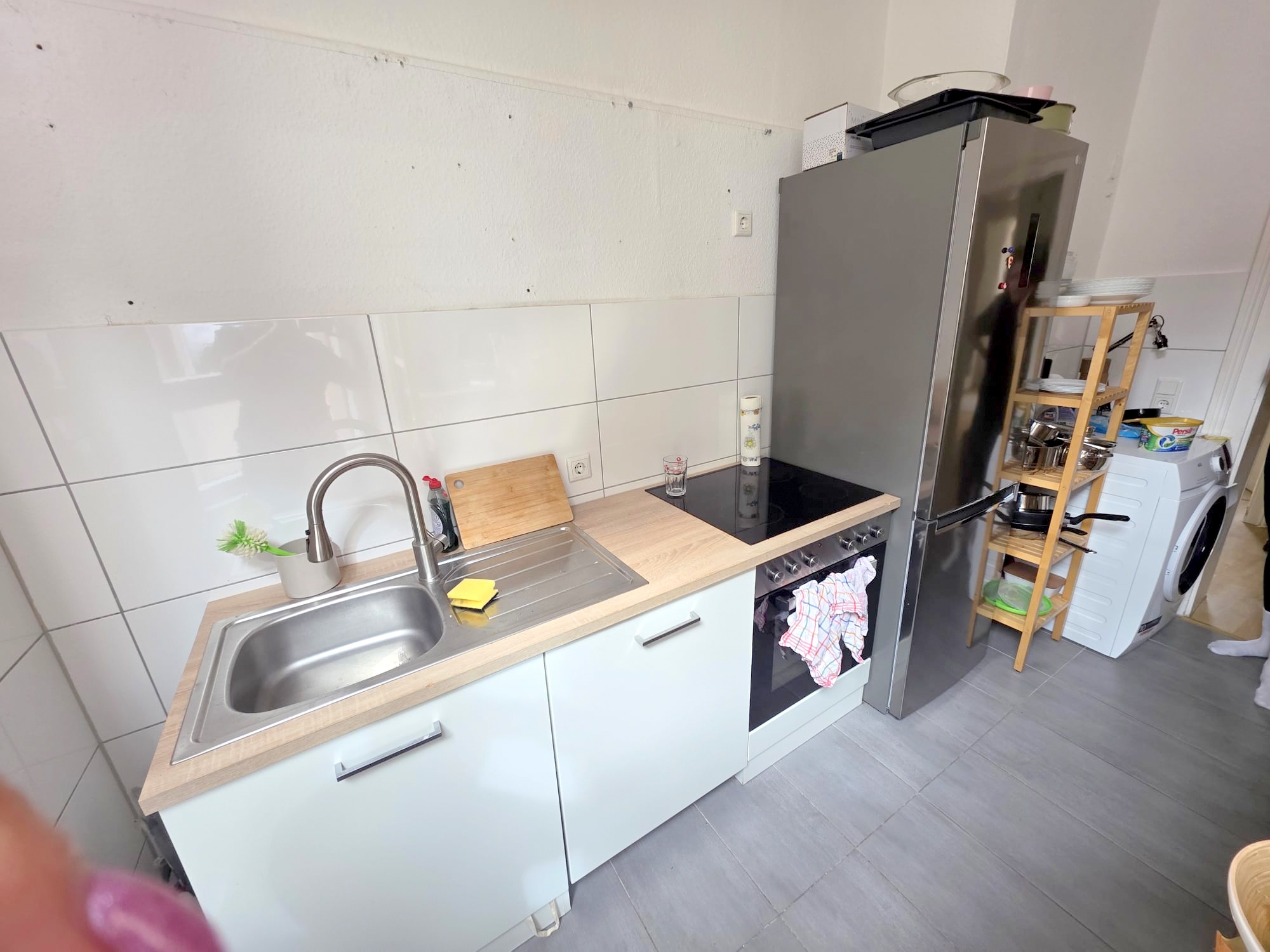 Altbaucharme mitten im Leben von Alt-Sachsenhausen: Gemütliche 3 Zimmer- Altbauwohnung mit Wannenbad