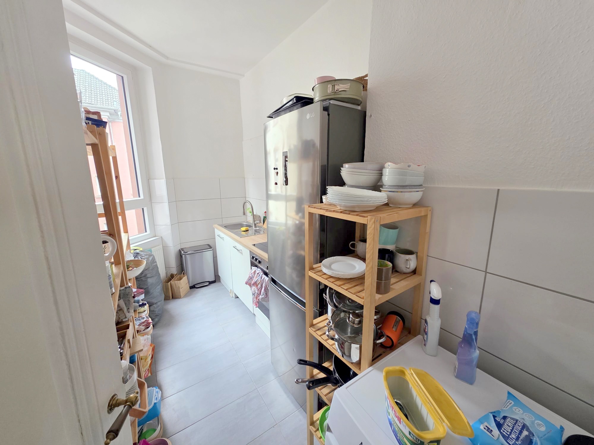Altbaucharme mitten im Leben von Alt-Sachsenhausen: Gemütliche 3 Zimmer- Altbauwohnung mit Wannenbad