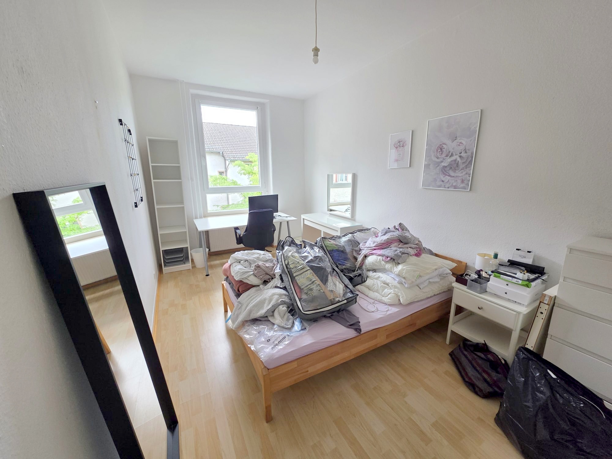 Altbaucharme mitten im Leben von Alt-Sachsenhausen: Gemütliche 3 Zimmer- Altbauwohnung mit Wannenbad