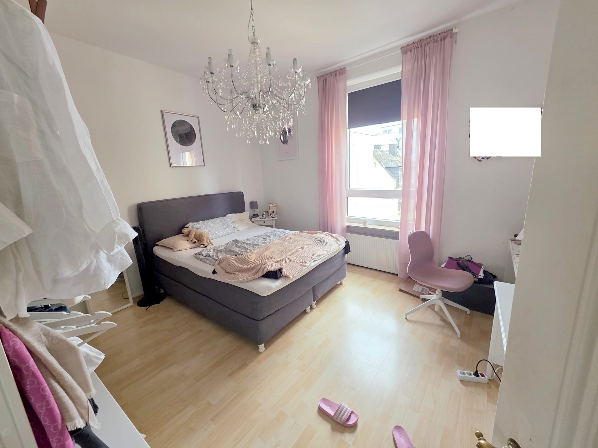 Altbaucharme mitten im Leben von Alt-Sachsenhausen: Gemütliche 3 Zimmer- Altbauwohnung mit Wannenbad